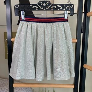 Girls size 9/10 silver skirt ❤️